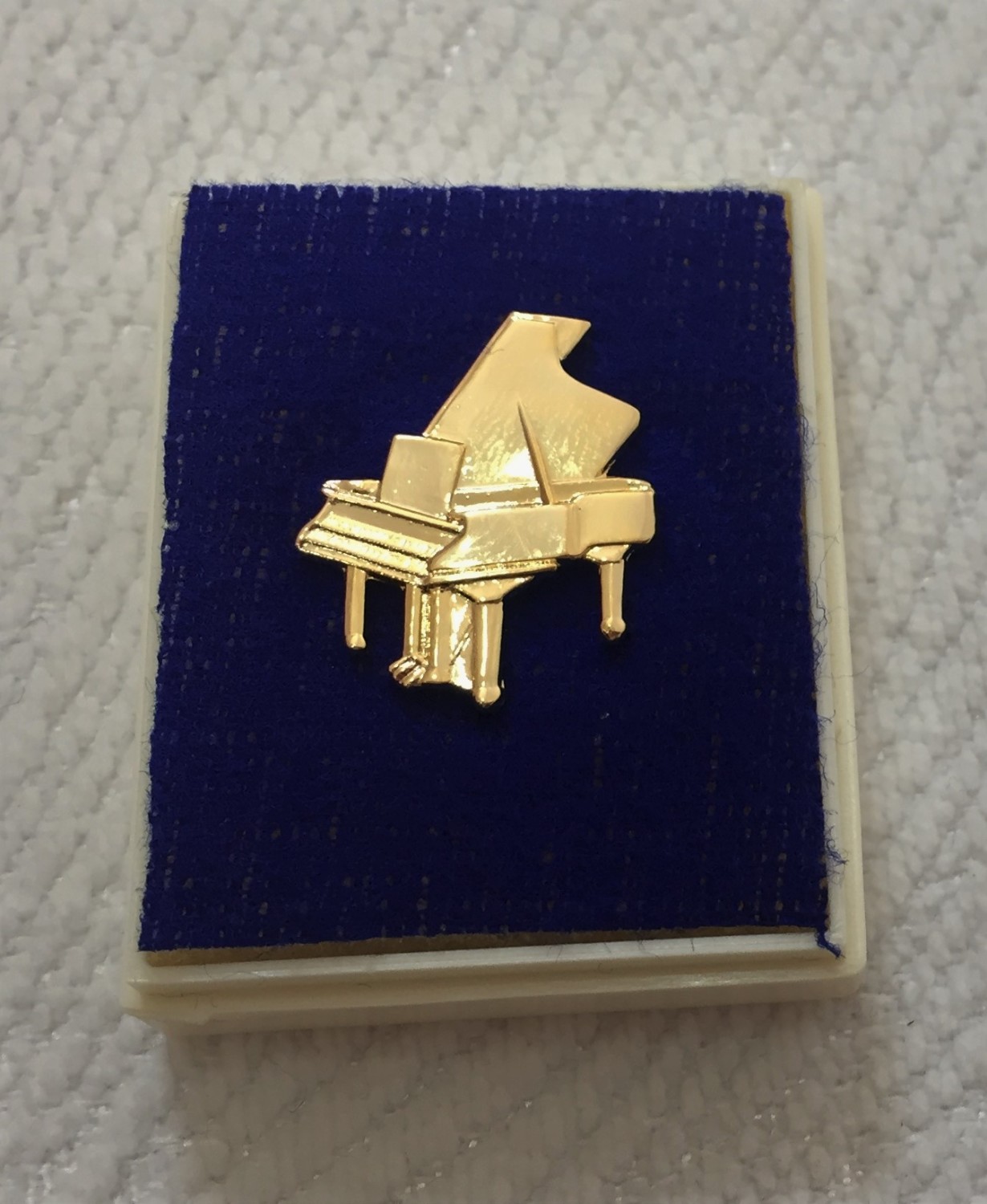 Altın Kaplama Pianolu Pin - 1