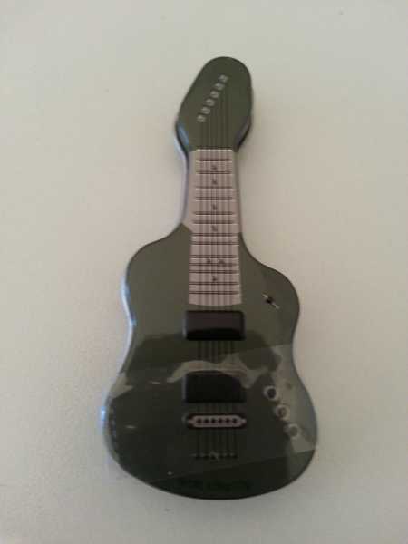 Yeşil Elektrogitar Şeklinde Kutulu Nane Şekeri - 1